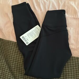 Lululemon in movement leggings 25 inch never worn